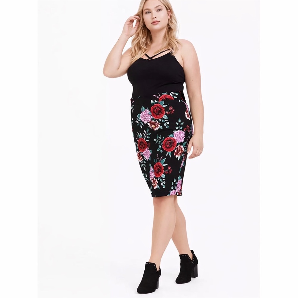 Torrid Floral Pencil Skirt 4X 🌹🖤